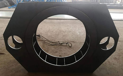 上；；6尊龙旗舰厅机械人焊接事情站焊接大型工件