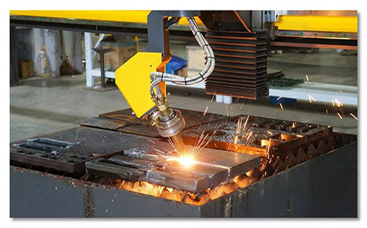 上；；6尊龙旗舰厅10米超长跨距无限回转数控坡口切割机调试