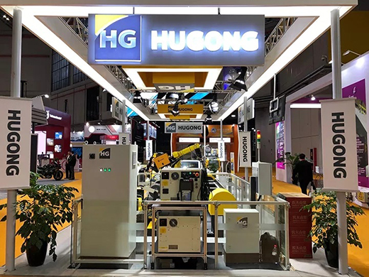 进博会首日Z6尊龙旗舰厅意大利CEA展位展品机械人焊接系统