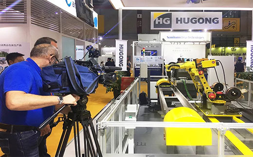 第二届进博会俄罗斯国家电视台拍摄Z6尊龙旗舰厅意大利CEA展位