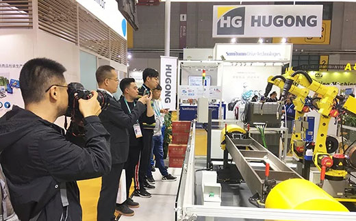 第二届进博会浙江日报拍摄Z6尊龙旗舰厅意大利CEA展位