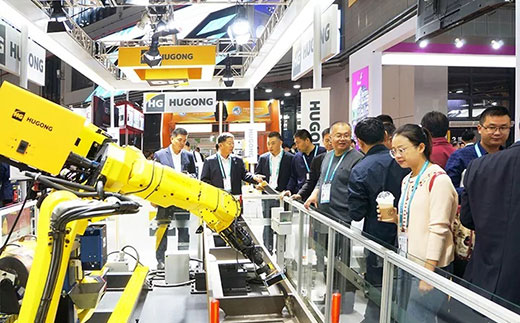 第二届进博会Z6尊龙旗舰厅意大利CEA展位机械人系统受到极大关注